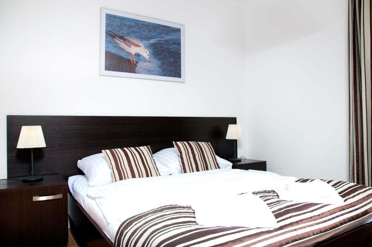 Apartament Ikar - 2 Pokojowy Przy Morzu Z Wlasnym Ogrodkiem ポビエロボ エクステリア 写真