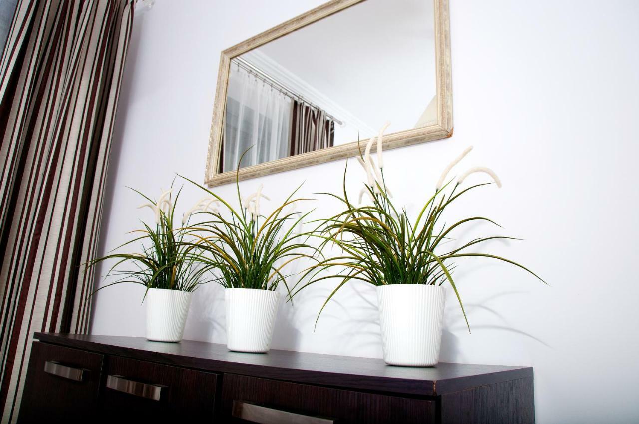 Apartament Ikar - 2 Pokojowy Przy Morzu Z Wlasnym Ogrodkiem ポビエロボ エクステリア 写真